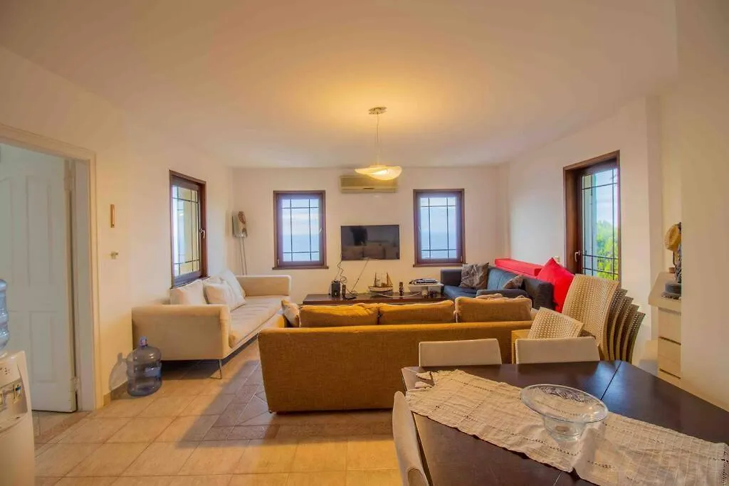 Villa Seba; Yalikavakta Oezel Havuzlu 4+1 Villa Bodrum